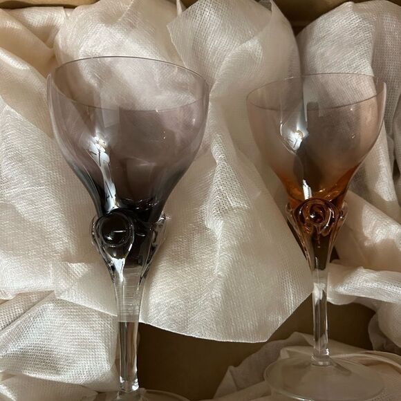 None Other - Elegant Two-Tone Wine Glasses Set